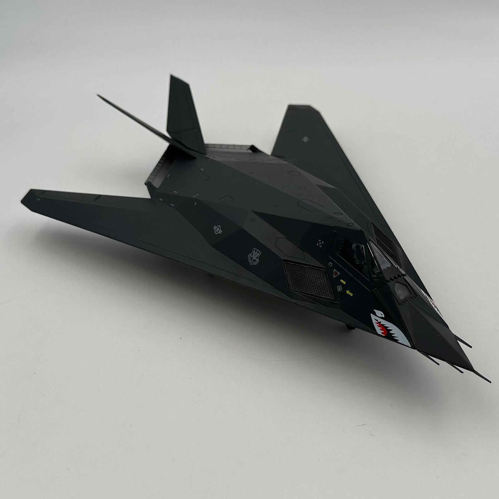 1:72 Nighthawk Fighter Tableto - Home Office With Bookshelves reseña y precio