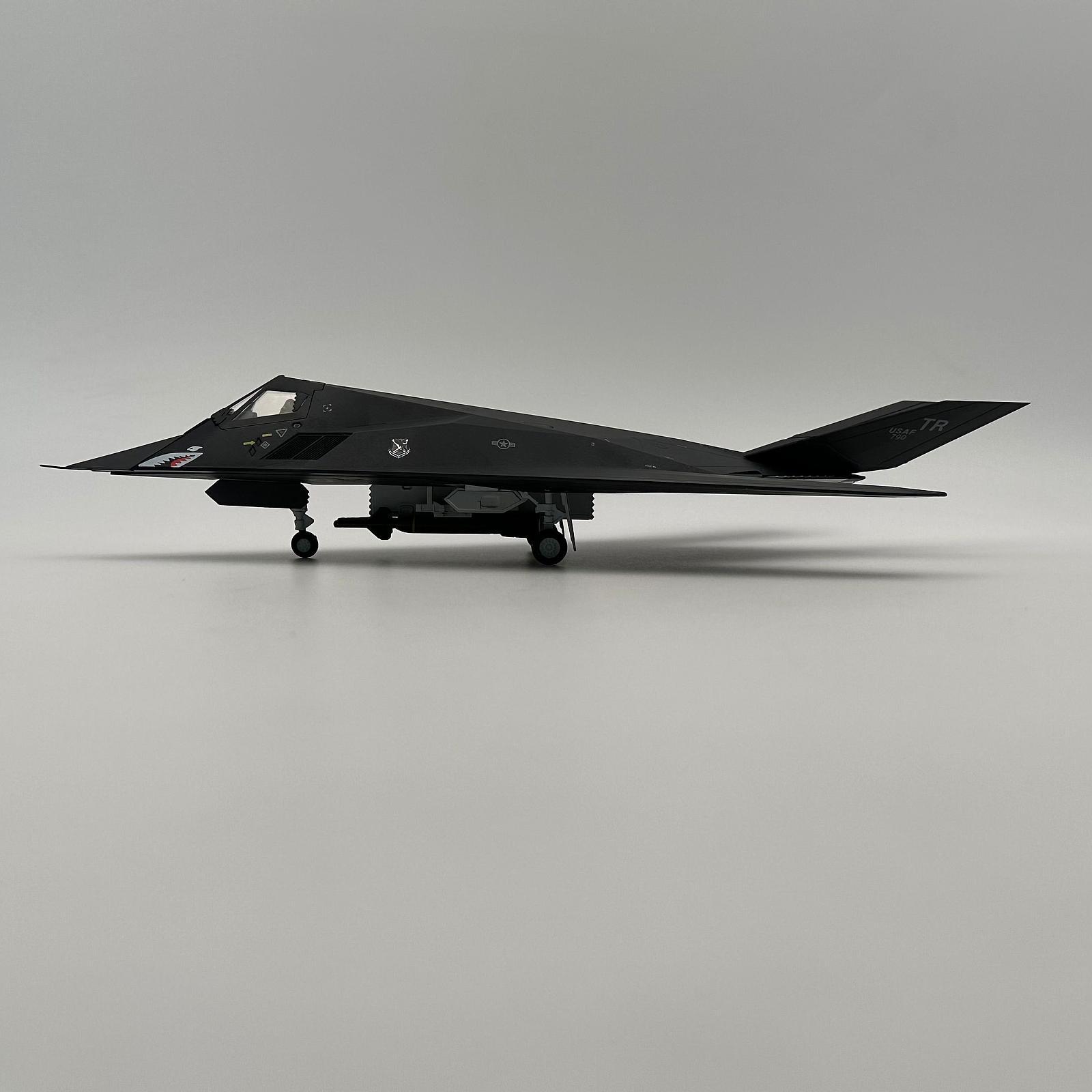 1:72 Nighthawk Fighter Tableto - Home Office With Bookshelves reseña y precio